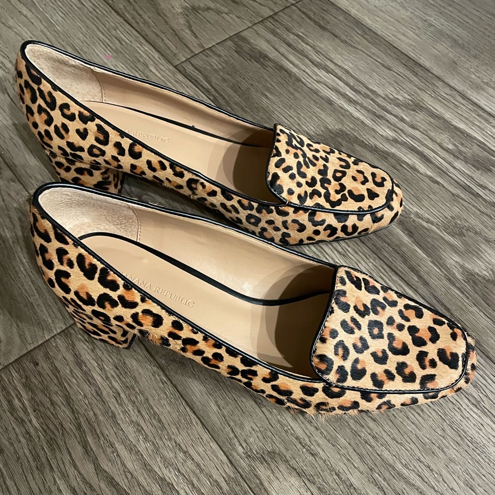 Banana Republic leopard loafers like new